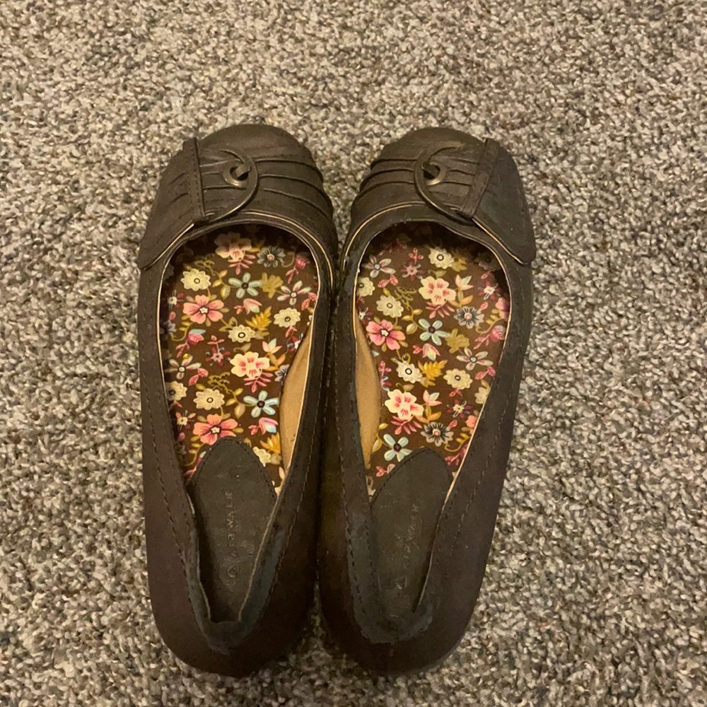 Dress slip on‘s for young girls brown